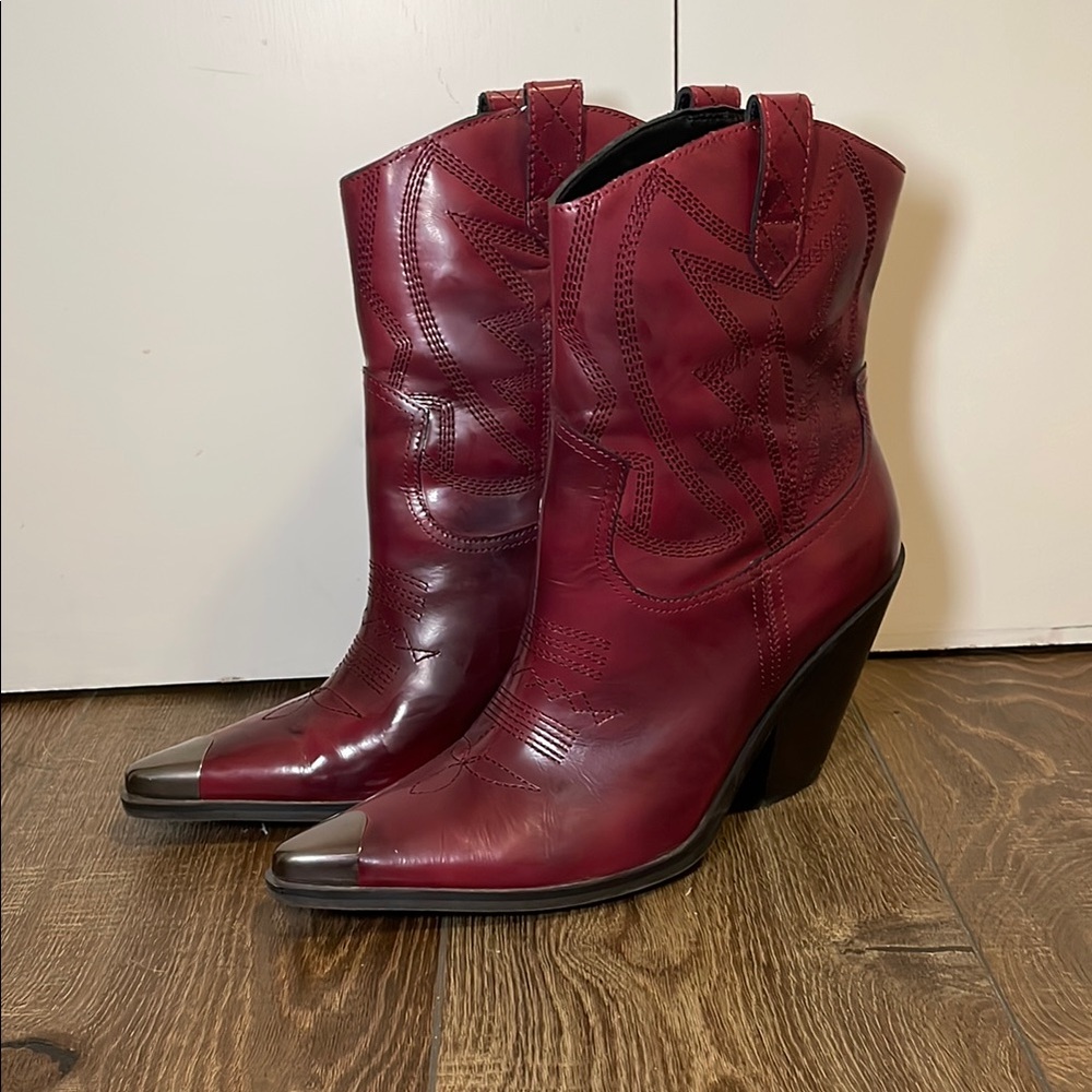 Gianni Bini Red Heeled Boots Western Style
